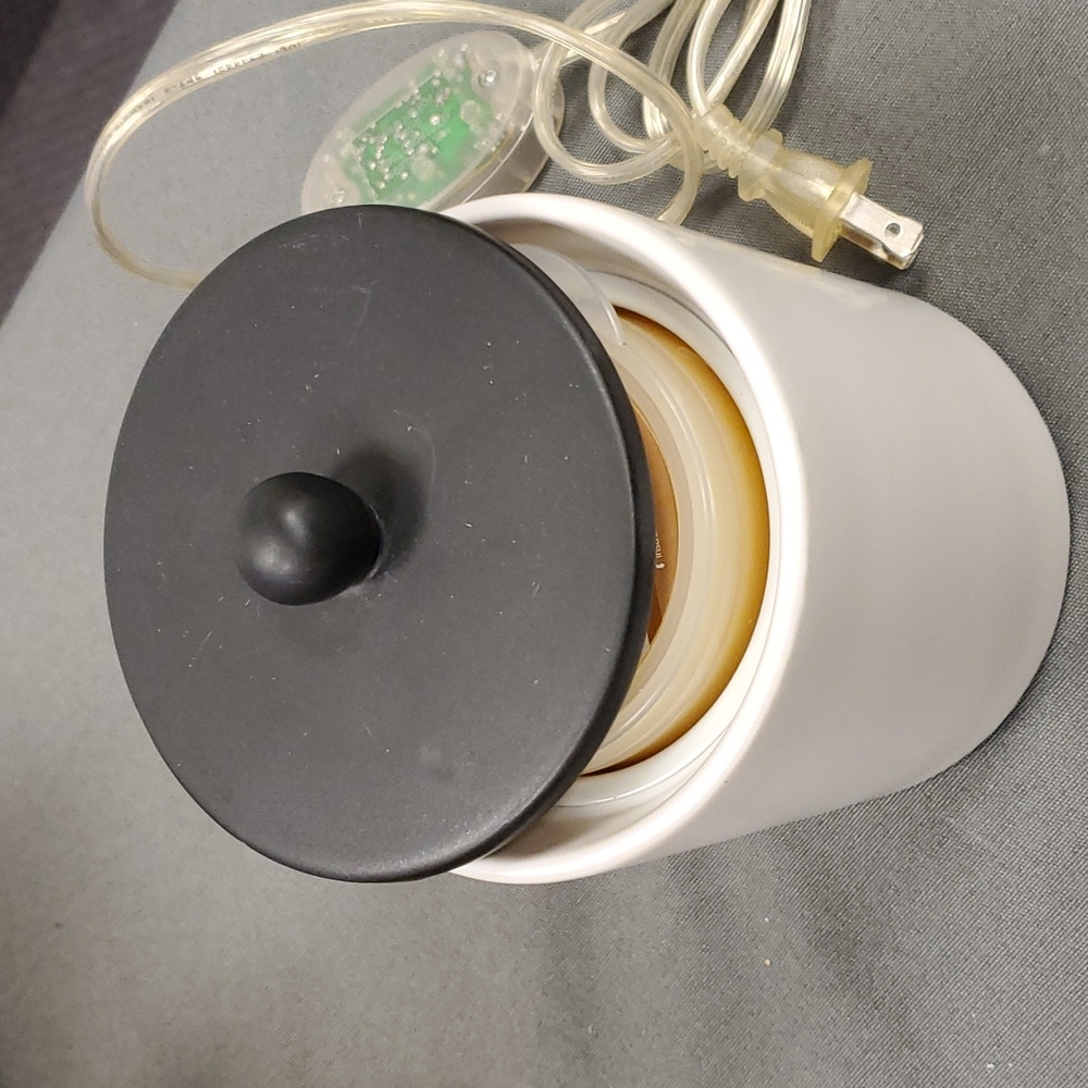 White CANISTER Pod Warmer from Gold Canyon,‎ with 3 black metal wraps